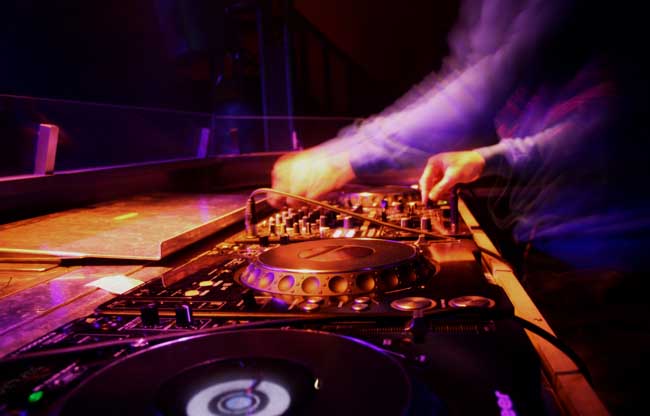 Tips For Booking A DJ